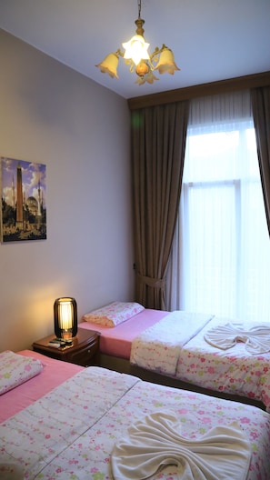 Triple Room | Premium bedding, desk, soundproofing, free WiFi - Subrosa Hotel Istanbul (Istanbul)