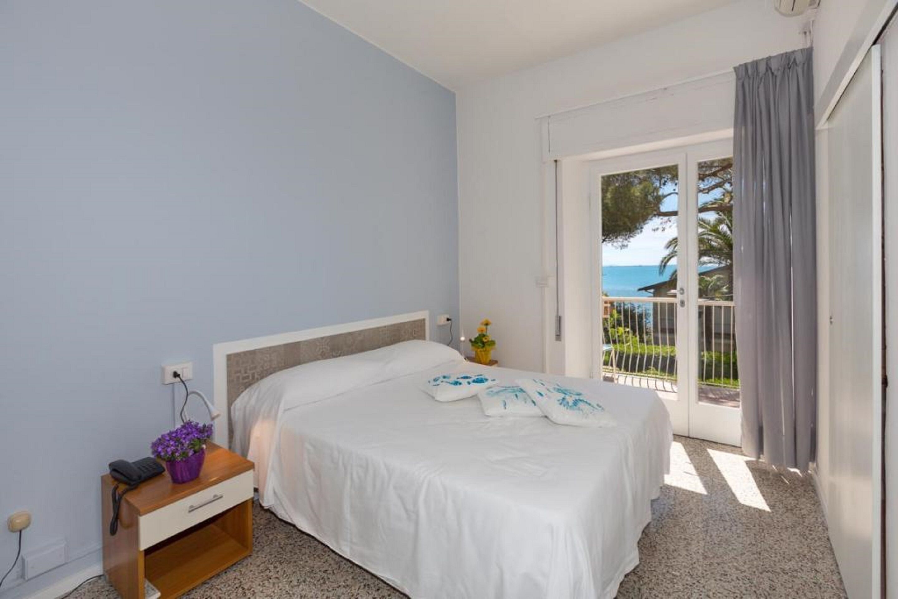 panoramic double or twin room, ocean view | in-room safe, desk, free wifi, bed sheets