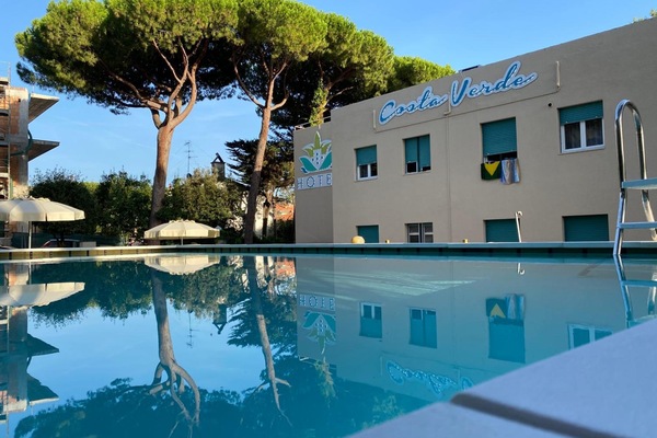 Seasonal outdoor pool, pool umbrellas, sun loungers