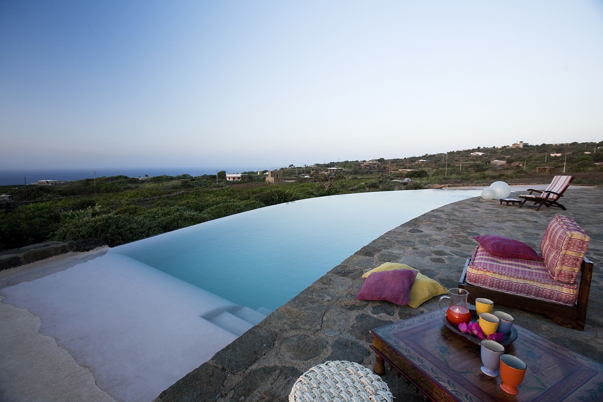 Außenpool, Liegestühle