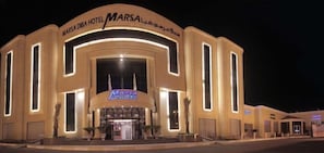 Front of property – evening/night - Marsa Diba Hotel (Duba)