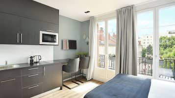 Studio, balcon (Medium Studio with Kitchen) | Literie hypoallergénique, chambres insonorisées