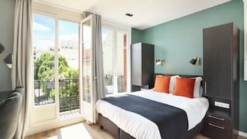 Studio, balkong (Medium Studio with Kitchen) | Allergitestet sengetøy, lydisolert og strykejern/-brett