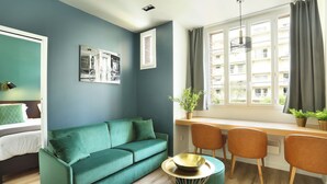 Leilighet, 1 soverom (with Sofa Bed) | Allergitestet sengetøy, lydisolert og strykejern/-brett