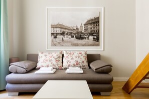 Premium-Studio, 1 Queen-Bett, Zwischengeschoss | 1 Schlafzimmer, Bügeleisen/Bügelbrett, kostenloses WLAN
