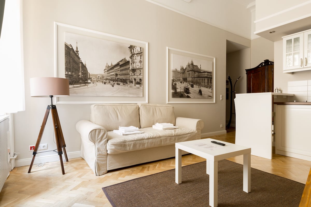 Suite Studio Premium, 1 grand lit, en mezzanine | Fer et planche à repasser, Wi-Fi gratuit