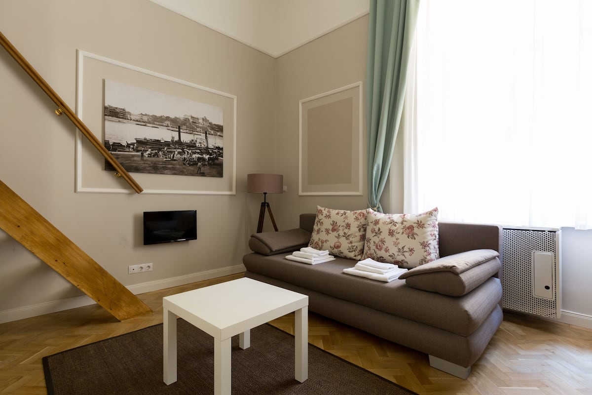 Studio Premium, 1 grand lit, en mezzanine | Fer et planche à repasser, Wi-Fi gratuit
