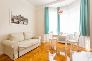 Premier Studio, 1 Queen Bed | Living area | Flat-screen TV - Otto Studios (Budapest)