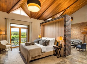 Suite Room, Balcony | Seprai premium, minibar, brankas, dan meja kerja