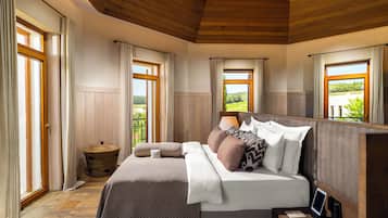 Tower Suite | Premium bedding, minibar, in-room safe, desk