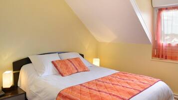 Standard Double Room | Desk, soundproofing, iron/ironing board, cribs/infant beds