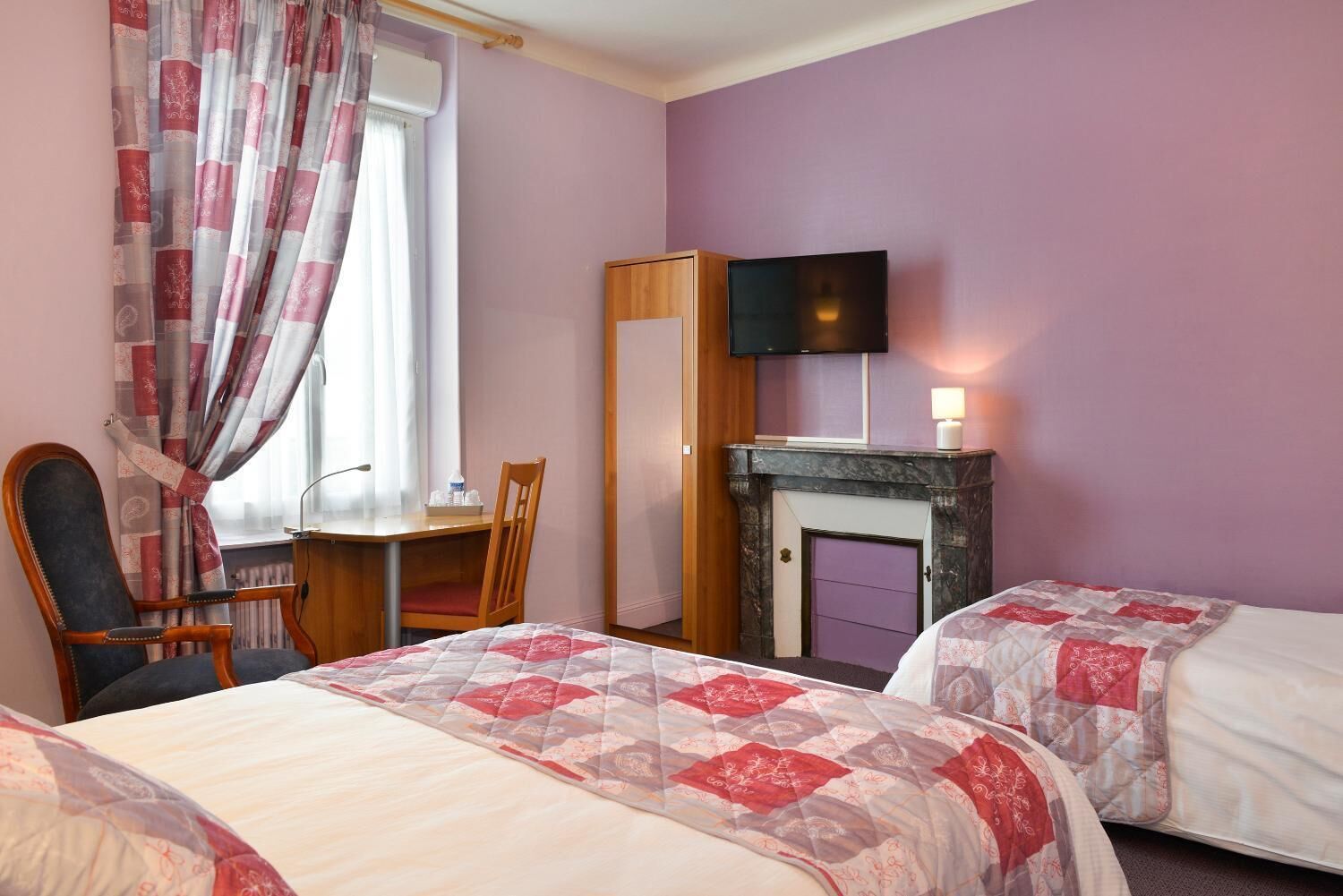 standard double room | desk, soundproofing, iron/ironing board, cots/infant beds