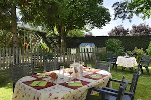 Lunch and dinner served, Regional cuisine - Logis Hôtel du Dauphin (Salbris)