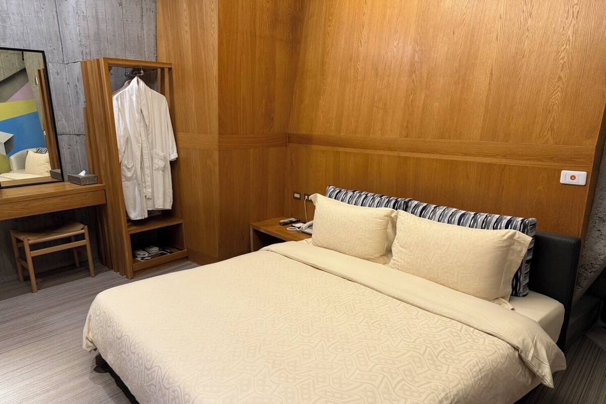 Phòng đôi Deluxe, ban công | Chăn bông, minibar, phòng cách âm 