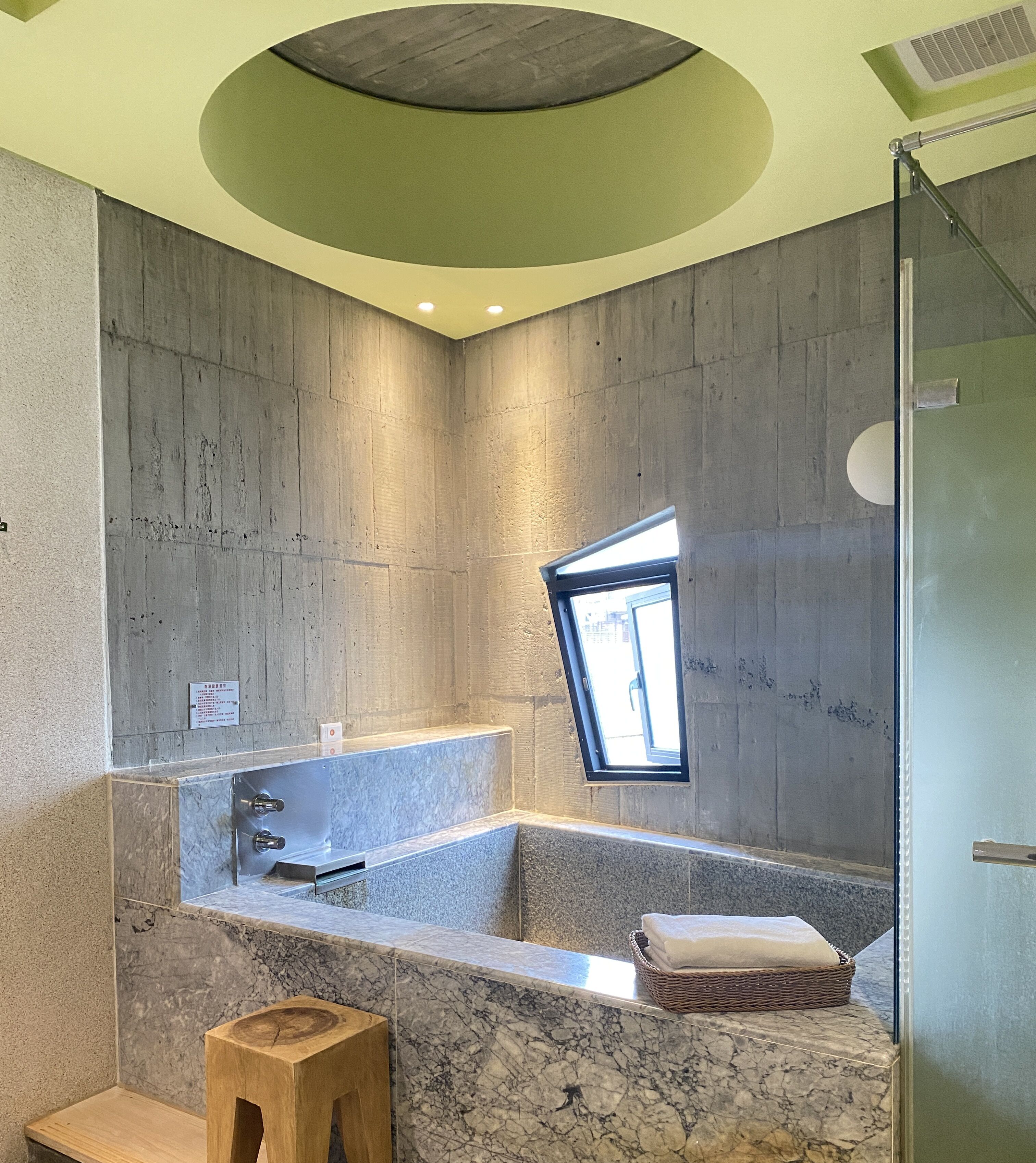 deluxe double room, balcony | bathroom | spring water bathtub, free toiletries, hair dryer, bathrobes