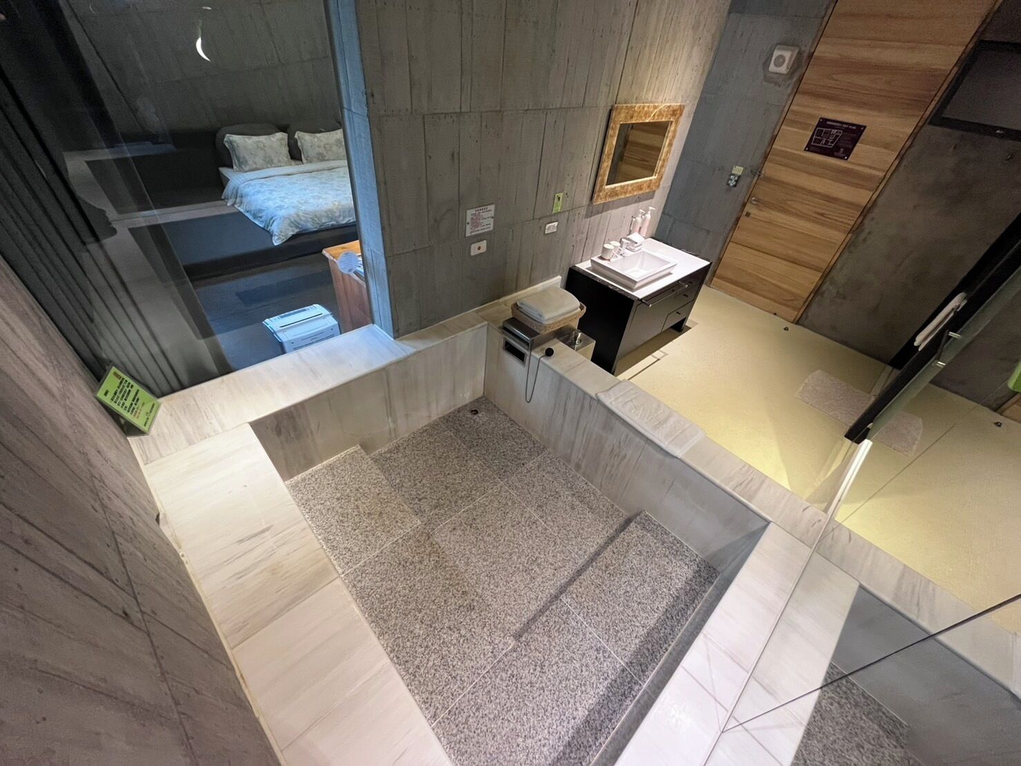 deluxe double room, bathtub | bathroom | spring water bathtub, free toiletries, hair dryer, bathrobes