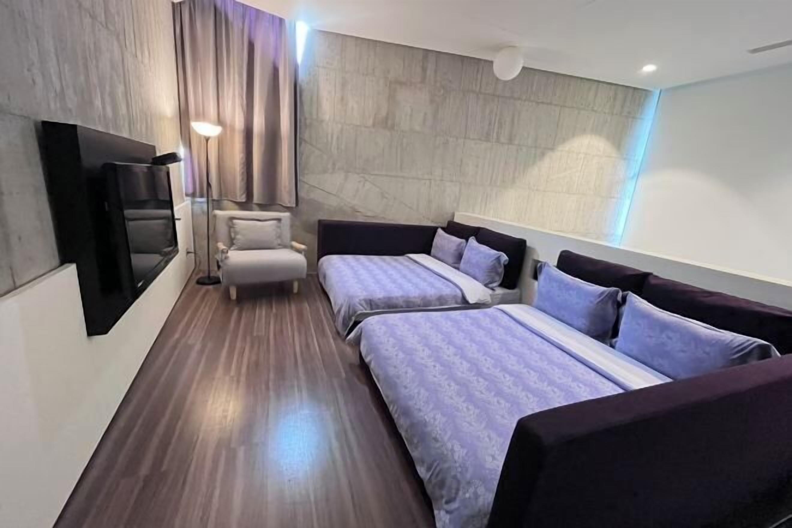 Down comforters, minibar, individually decorated, soundproofing