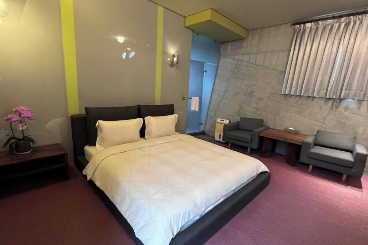 1 habitación, cubrecamas, minibar y decoración personalizada