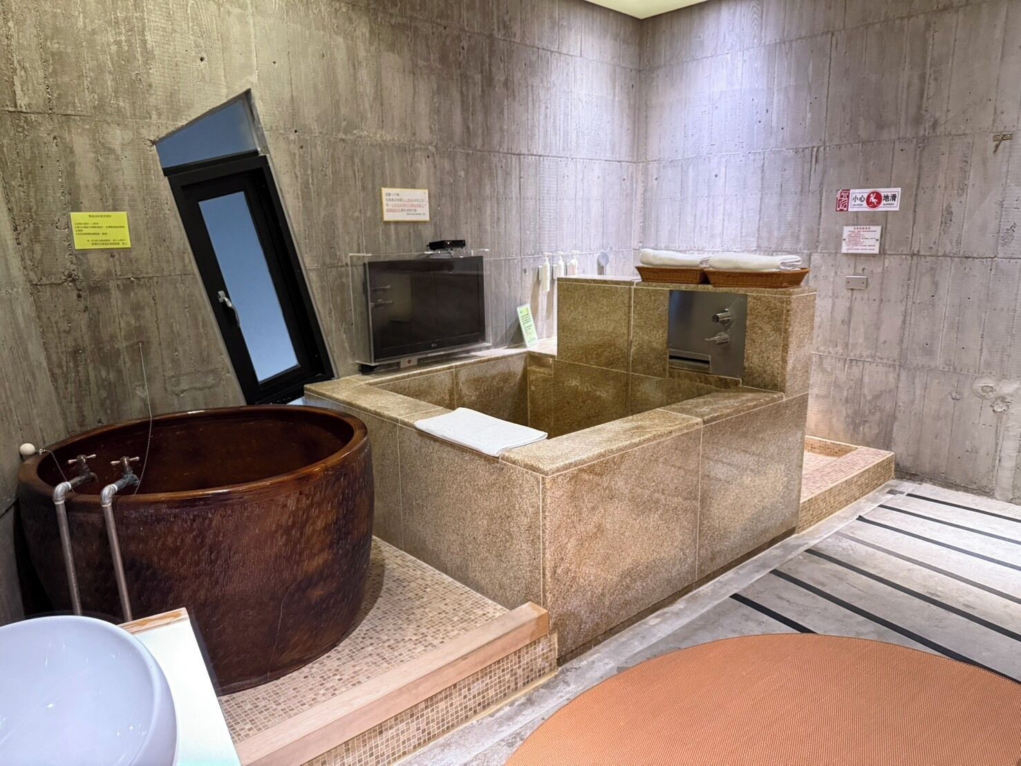 經濟四人房, 獨立浴室, 邊間 | 浴室 | 溫泉浴缸、免費盥洗用品、吹風機、浴袍