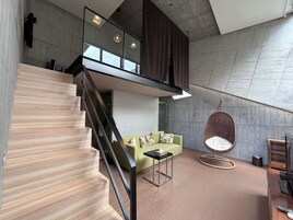 特级双人房, 露台, 复式 | 羽绒被、迷你吧、特色装修、隔音