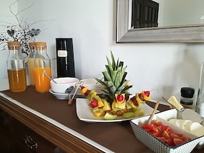 Daily continental breakfast (EUR 12.5 per person)