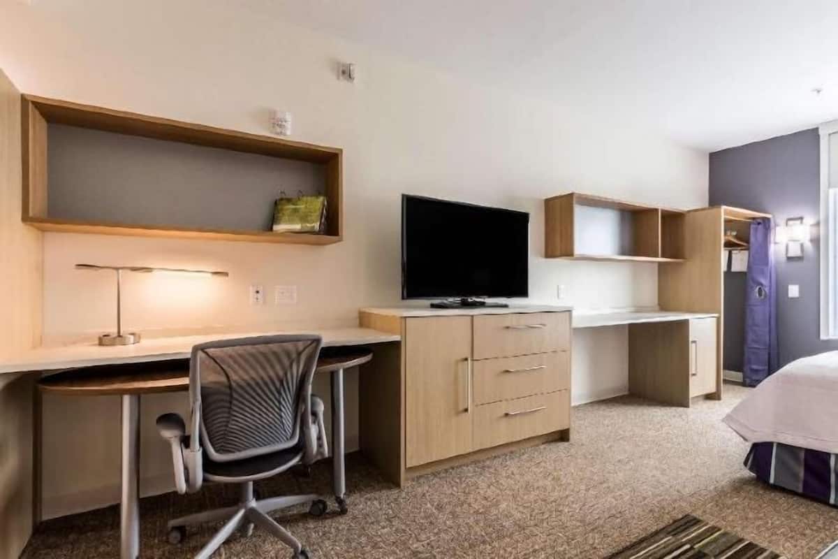 Desk, laptop workspace, free cribs/infant beds, free WiFi