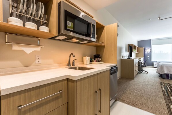 Full-sized fridge, microwave, dishwasher, coffee/tea maker - Home2 Suites by Hilton Fort Worth Northlake (Roanoke)