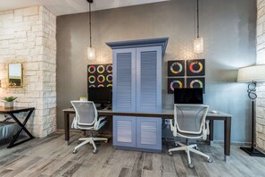 Business center - Home2 Suites by Hilton Fort Worth Northlake (Roanoke)