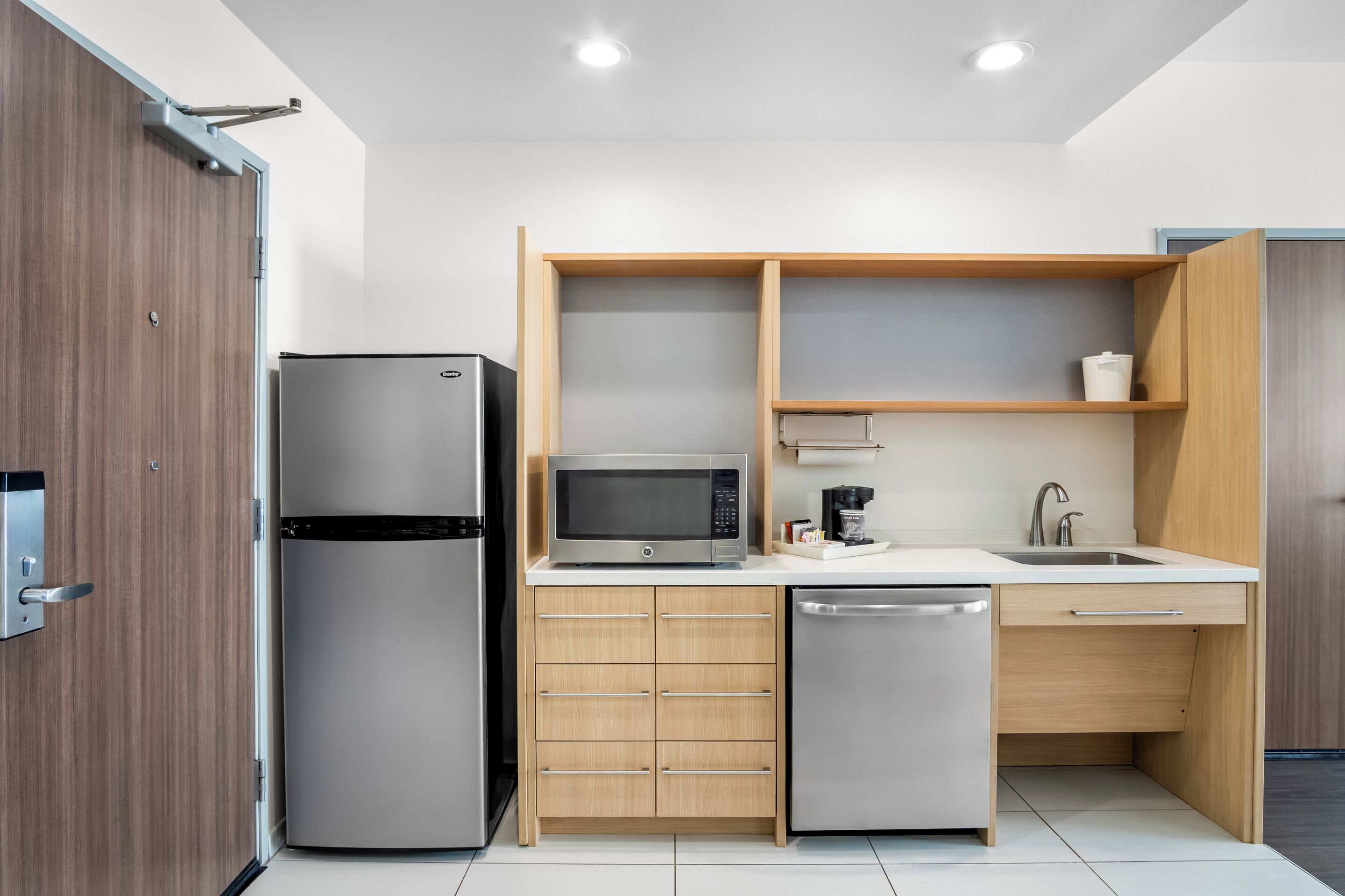 Desk, laptop workspace, free cots/infant beds, free WiFi