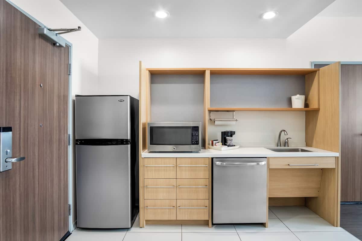 Desk, laptop workspace, free cots/infant beds, free WiFi