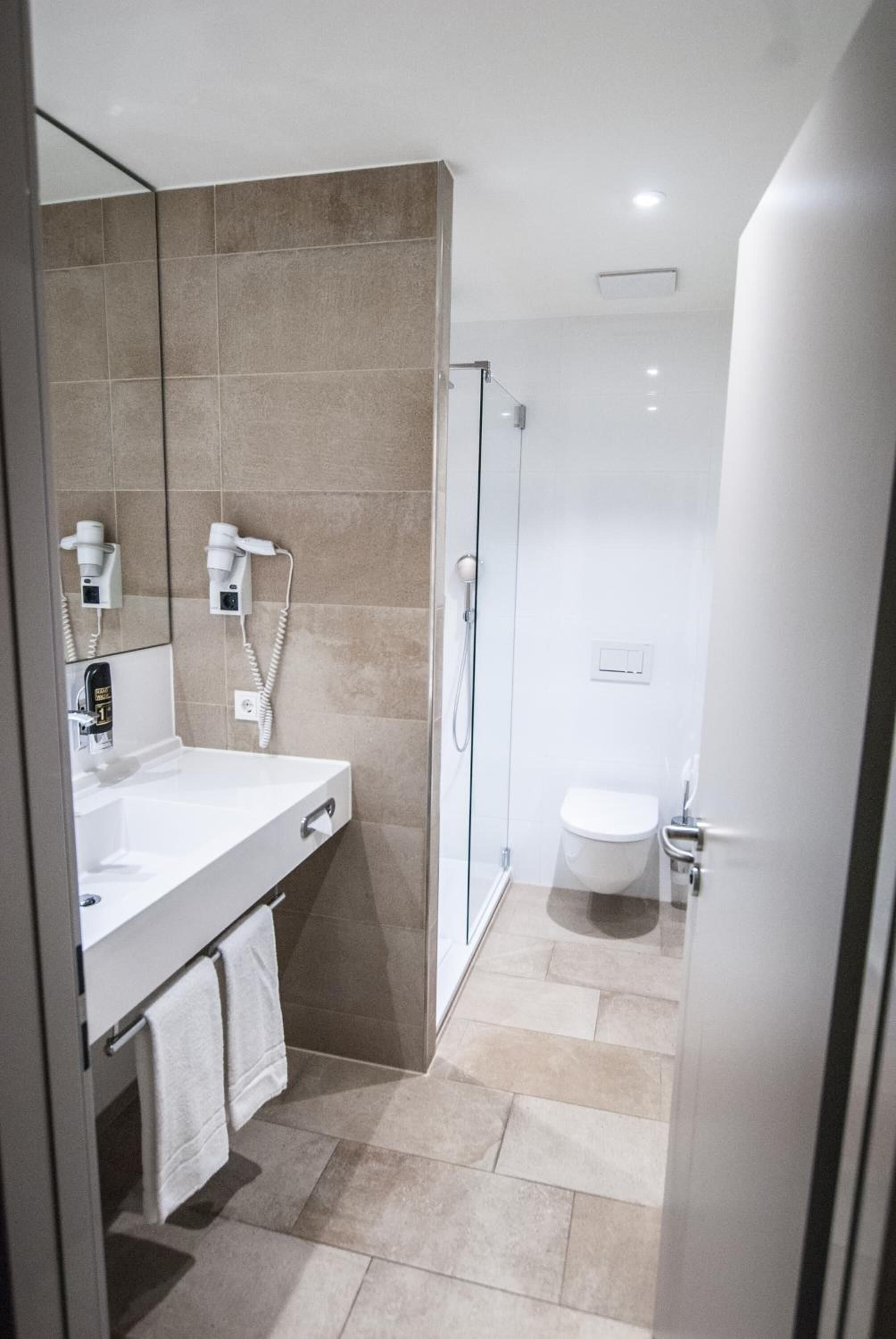 shower, free toiletries, hair dryer, towels