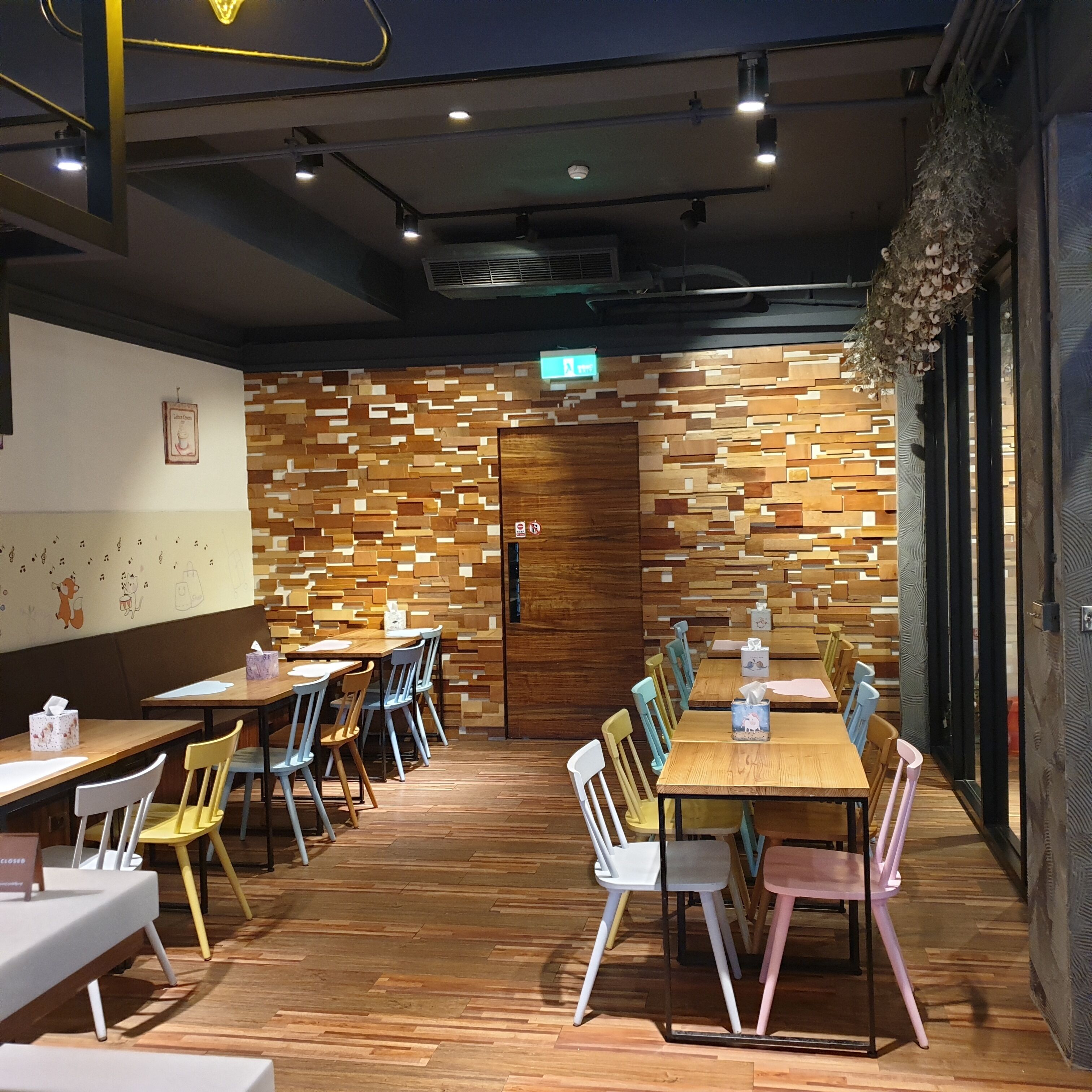 free daily full breakfast