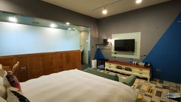 Blackout drapes, free WiFi, bed sheets