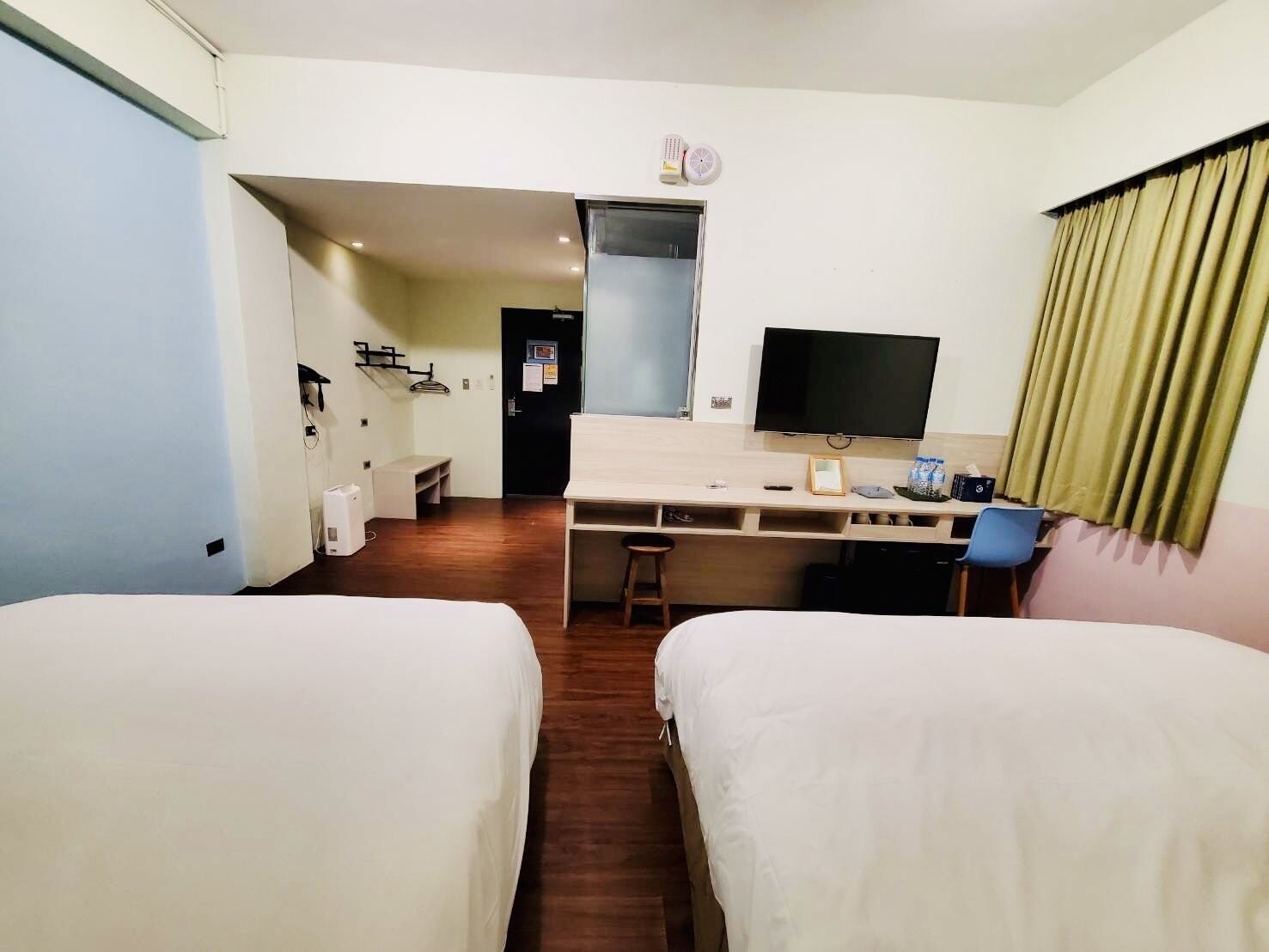 Habitación cuádruple económica, para no fumadores, hidromasaje | Cortinas blackout, wifi gratis y ropa de cama 