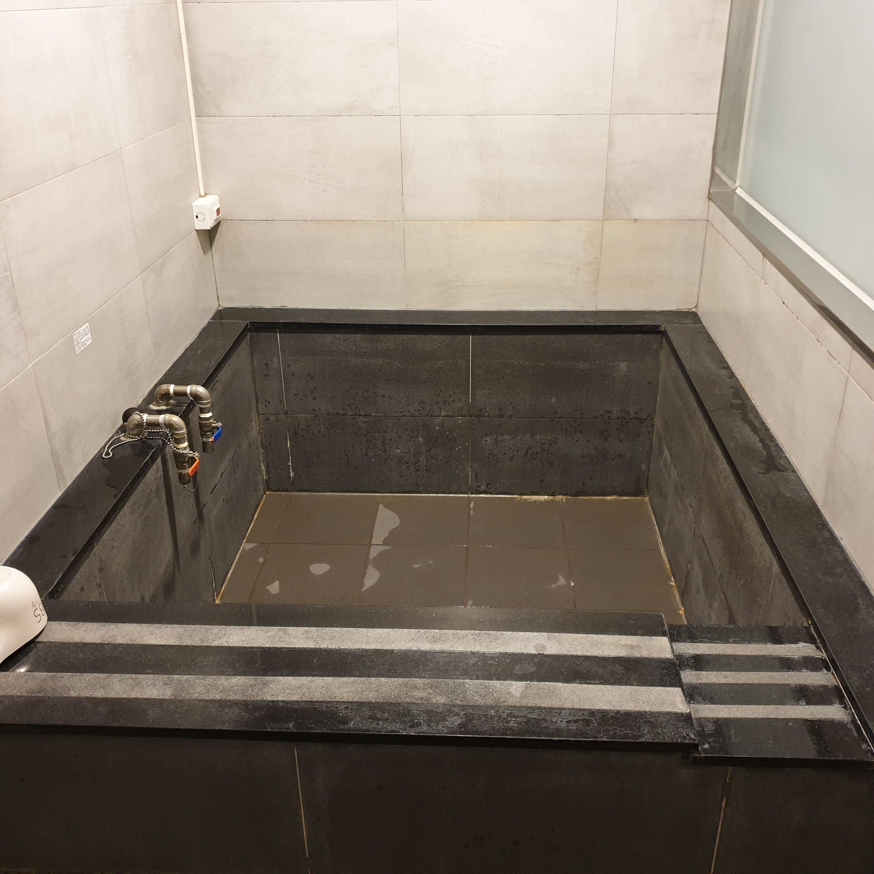 separate bathtub and shower, spring water bathtub, rainfall showerhead