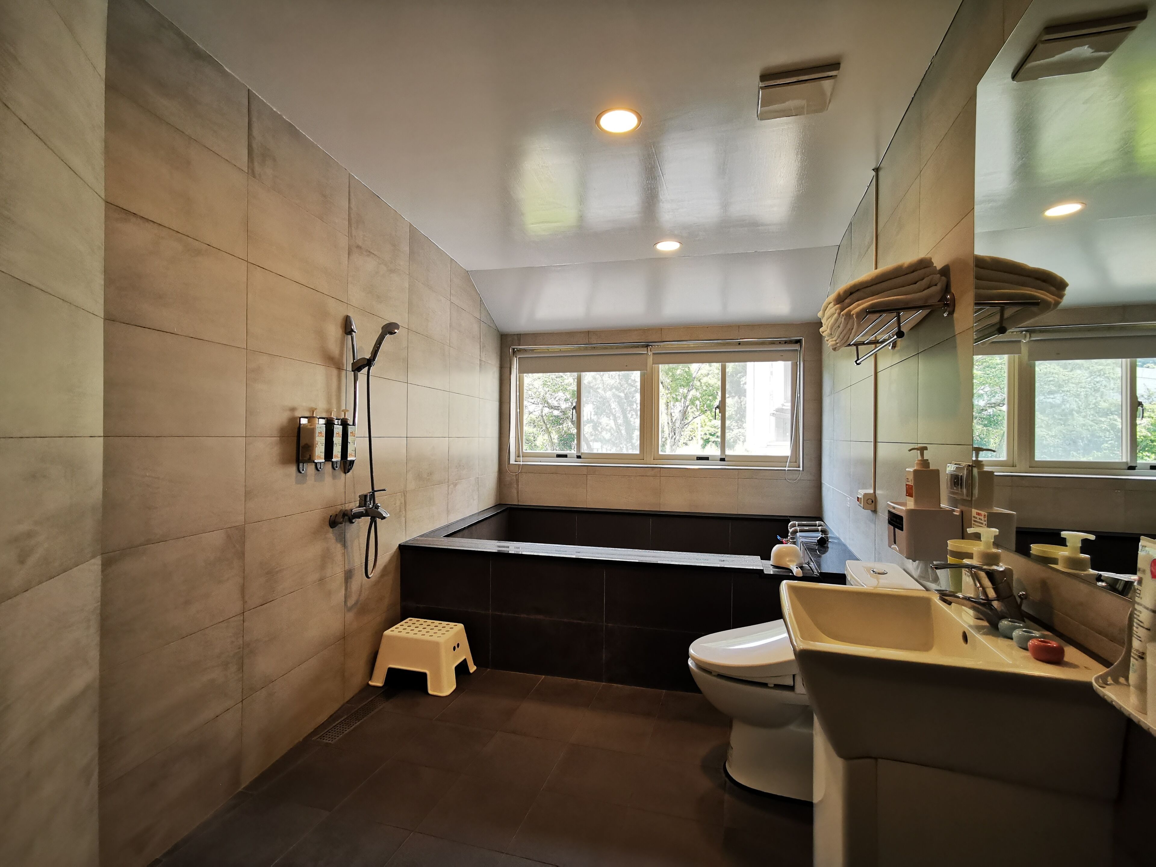 deluxe quadruple room (local resident only) | bathroom | separate bathtub and shower, spring water bathtub, rainfall showerhead