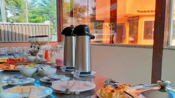Café da manhã, almoço e jantar