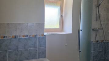 Cottage, en-suite badkamer, uitzicht op tuin | Badkamer