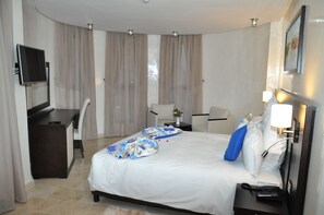 Premium bedding, minibar, in-room safe, desk - Palm Menara Hotel (Marrakech)