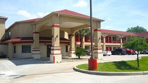 Property entrance - Americas Best Value Inn & Suites Houston NE (Houston)