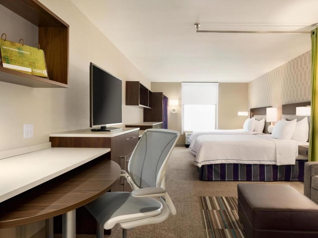 Hypo-allergenic bedding, in-room safe, desk, laptop workspace