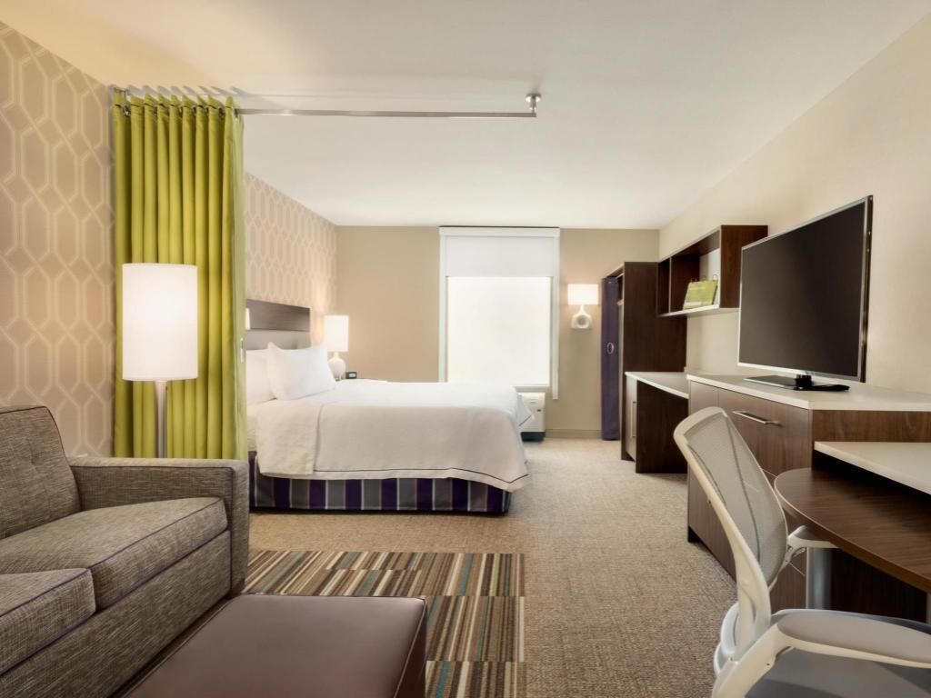 Hypo-allergenic bedding, in-room safe, desk, laptop workspace