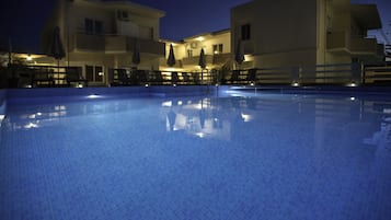 Piscina externa sazonal