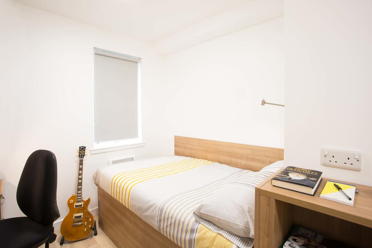 Double Room (3/4 Size Small Double Bed) | Desk, WiFi (free), bed sheets