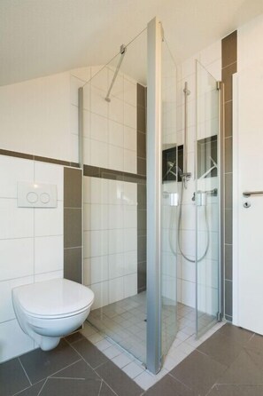 Bathroom shower - Belle Etage by Studiotel (Düsseldorf)