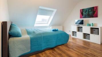 Kamar Double Premium | Meja kerja, kedap suara, dan setrika/meja setrika