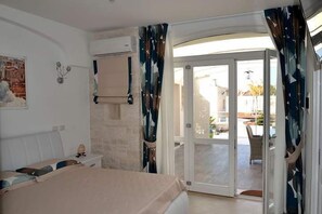 2 bedrooms, premium bedding, down comforters, Select Comfort beds