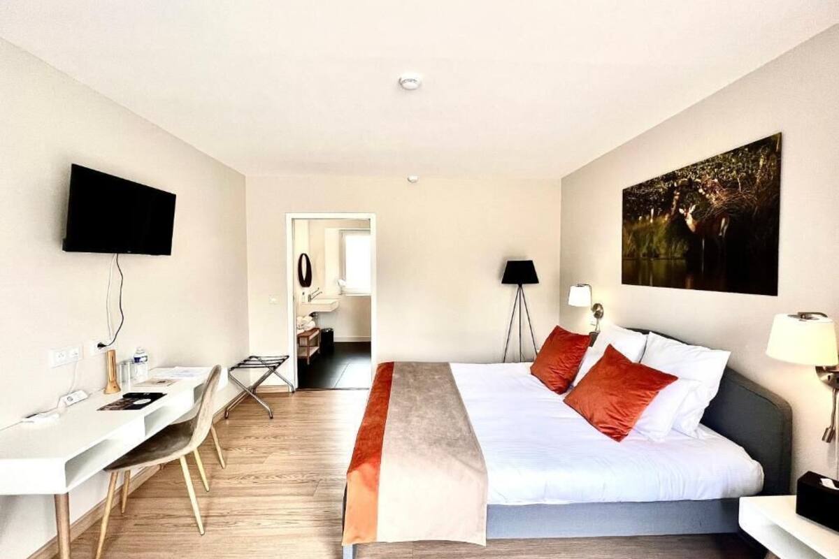 Double Room, Mobility Accessible | 1 bedroom, premium bedding, pillowtop beds, desk
