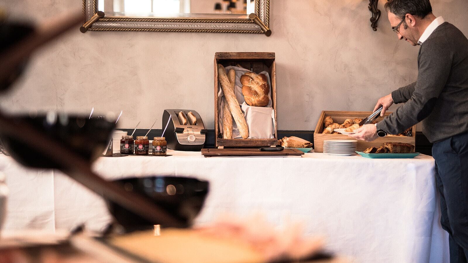 lunch and dinner served, french cuisine