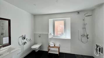 Habitación doble, acceso para personas con movilidad reducida | Baño | Toallas